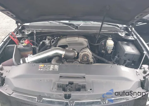 2013 Cadillac Escalade Esv Luxury z USA, uszkodzony, nr VIN 1GYS4HEF5DR116606